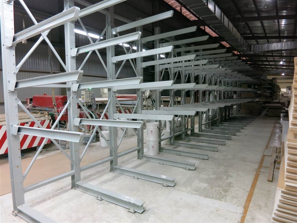 Hệ kệ Cantilever mạ kẽm chứa ống thép, thanh nhôm dài